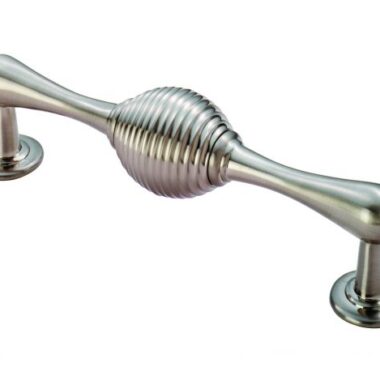 Fingertip Reeded Handle